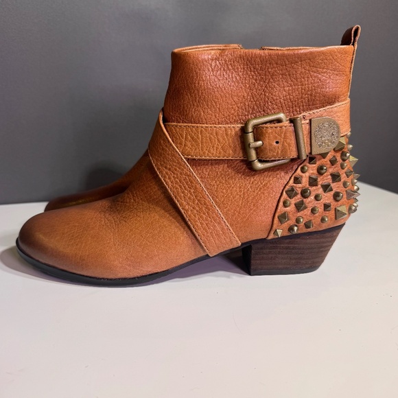Vince Camuto Marvin Studded Leather Ankle Booties – Size 9 - Picture 3 of 6
